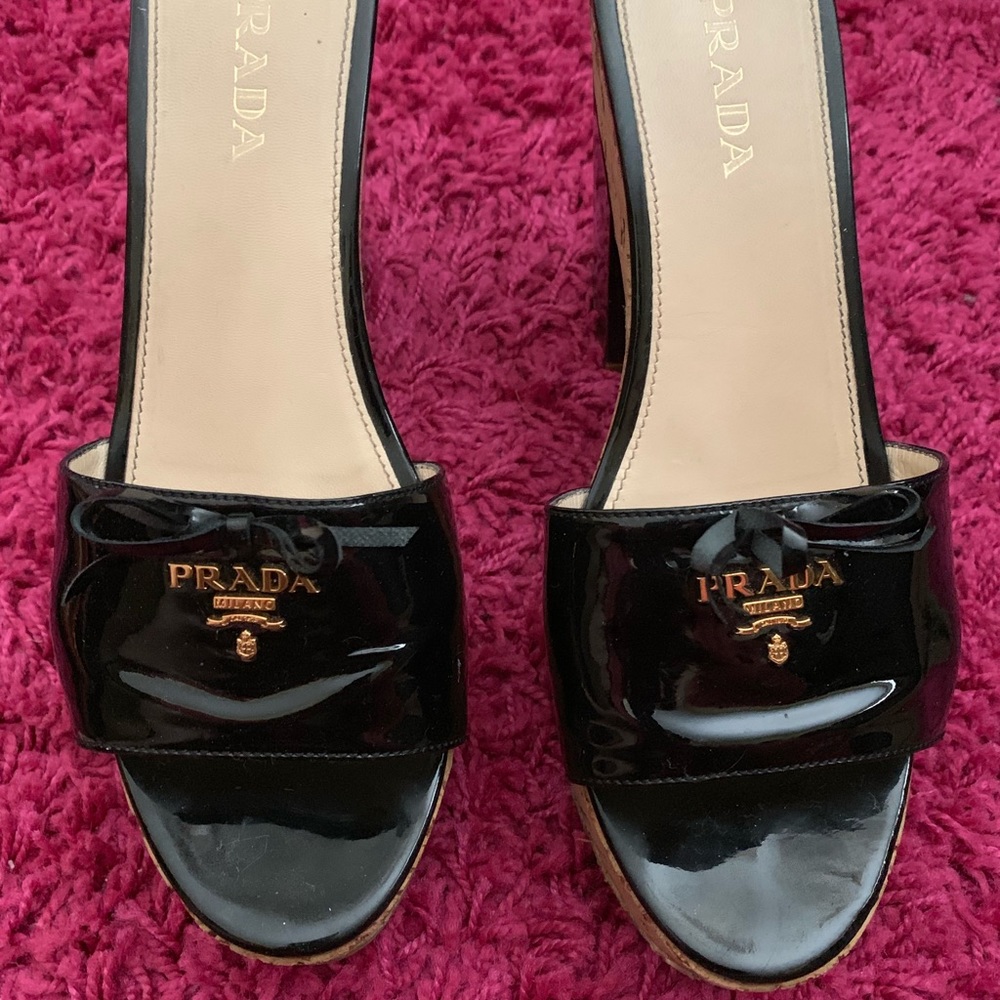 💯 Authentic Prada Platform Heels